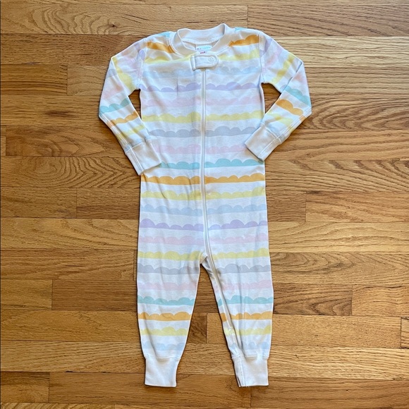 Hanna Andersson Other - Hanna Andersson Pastel Scallop Cloud Pajamas